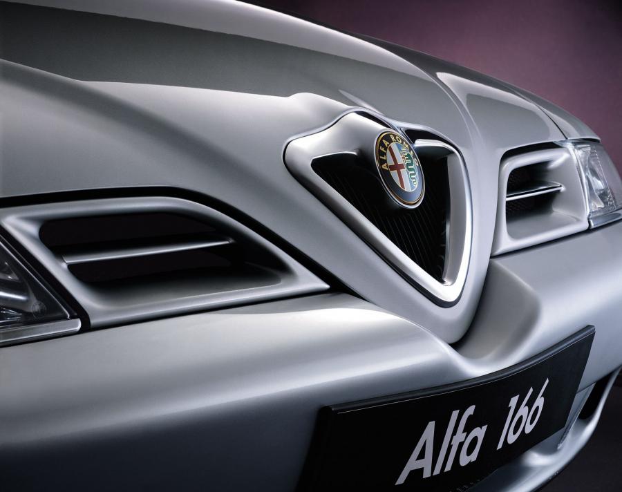 Детали экстерьера Alfa Romeo 166 (936) 1998 года  (фото 48 из 73)